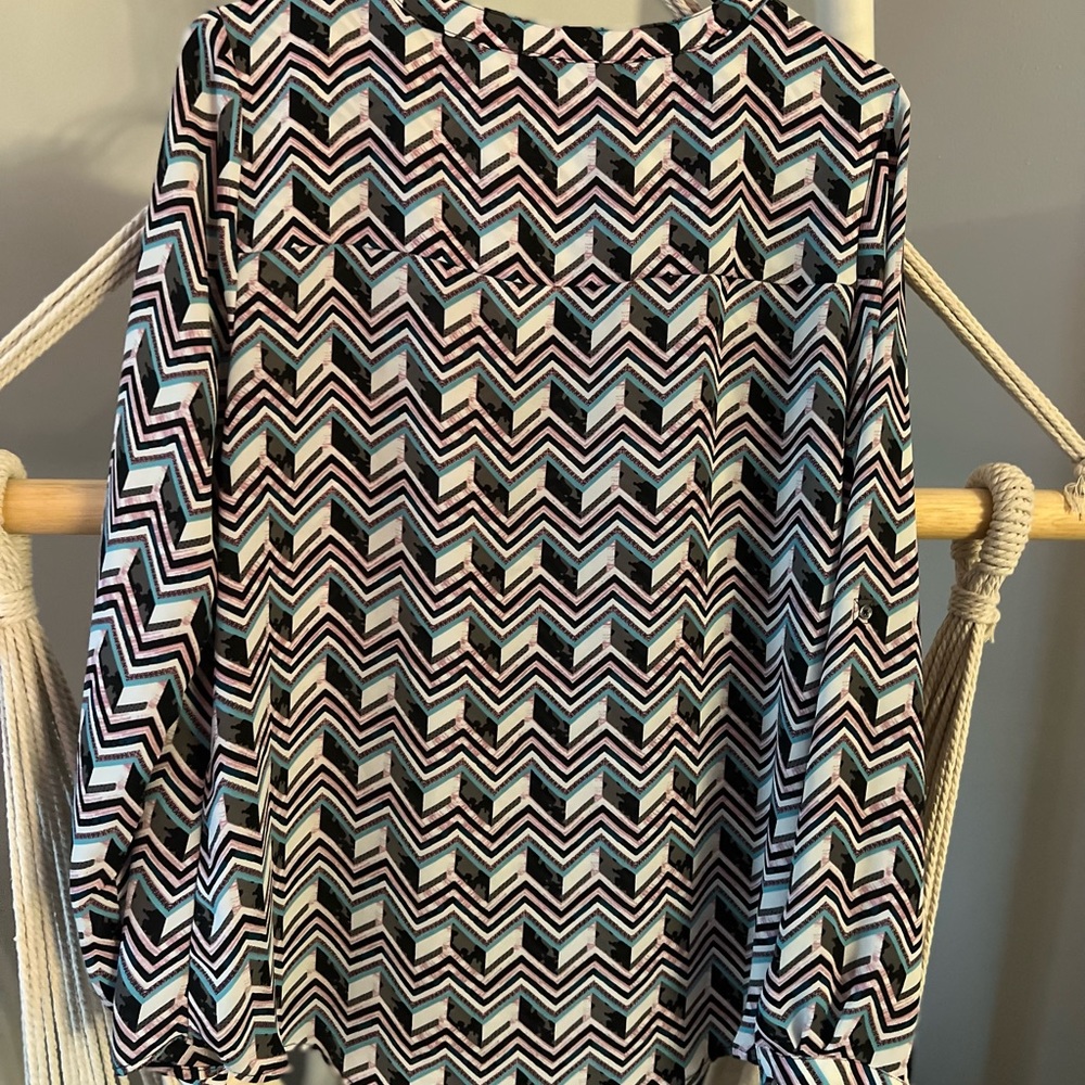 Patterned Blouse - Picture 3 of 3